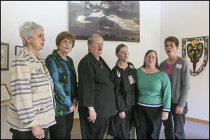Thresh­old Choir members, from left, Teresa Teifke, Joyce Treat, Lynne Dunlap, Marie Wolfram, Amey Raihala, and Theresa Kusner sing to people who are terminally ill  at two local hospice centers.