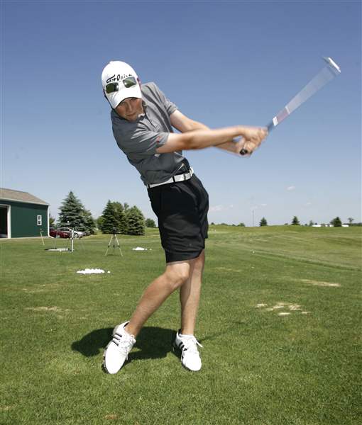 North-Bedford-High-School-boys-golf-team-member-Luke-Berger