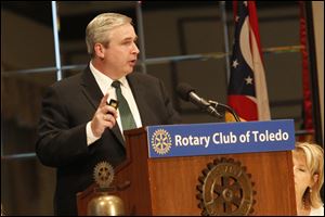 Jeremiah Boyle, the Community Affairs Managing Director of the Federal Reserve Bank of Chicago, spoke with a packed audience of several hundred Rotarians.