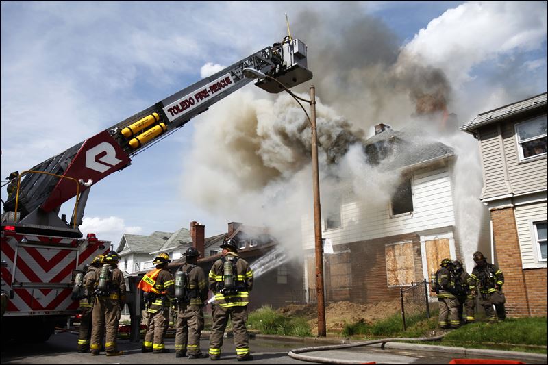 Building catches fire in East Toledo Toledo Blade