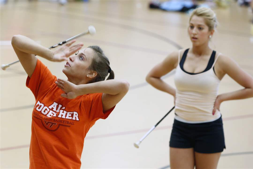 Instructor-Harley-Dale-of-Virginia-Tech-demonstrates-a-move-for-Suzy