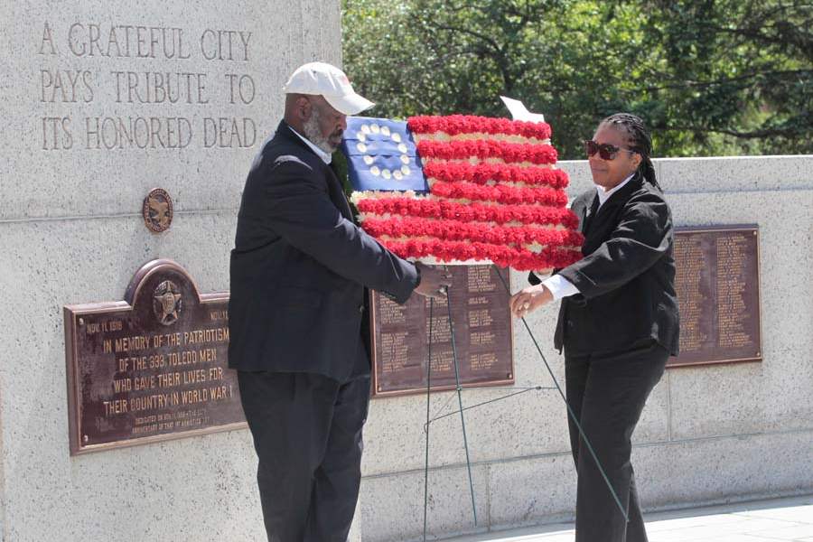 CTY-parade26p-bell-hicks-hudson-wreath