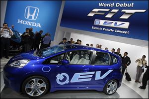 Auto companies in the United States are lowering lease prices for electric cars as they try to jump-start slow sales in a competitive market. Honda announced that it is also throwing in goodies such as unlimited mileage and a free home-charging station. 