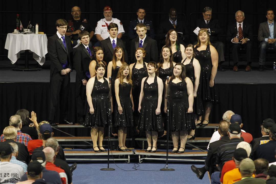 Veterans-honor-roll-Maumee-High-School-Select-Singers