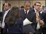  The number of Americans seeking unemployment benefits fell 11,000 the last week of May 2013 to a seasonally adjusted 346,000, a level consistent with steady job growth.