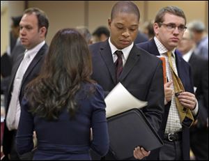 The number of Americans seeking unemployment benefits fell 11,000 the last week of May 2013 to a seasonally adjusted 346,000, a level consistent with steady job growth.