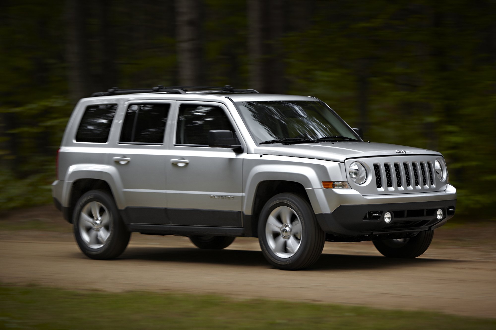 Chrysler agrees to recall 630,000 Jeep SUVs worldwide for air bag, fluid leak problems The Blade
