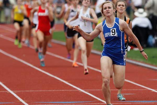 Defiance-s-Samantha-Murray-competes-in-the-800-meter-run