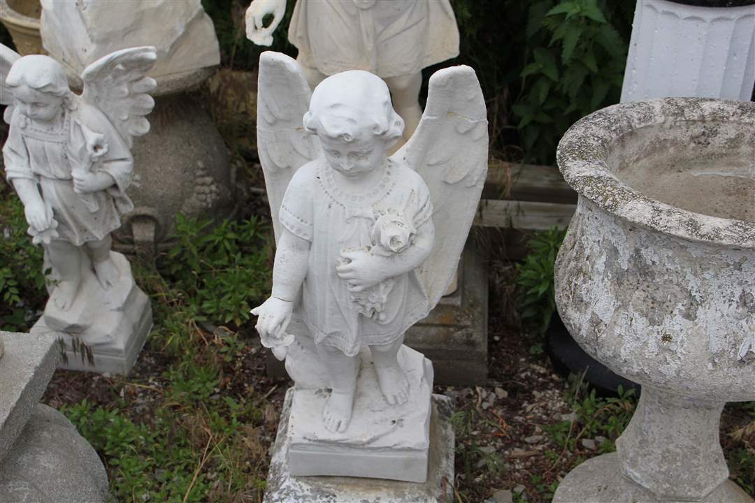 Cemetery-stealing-angel
