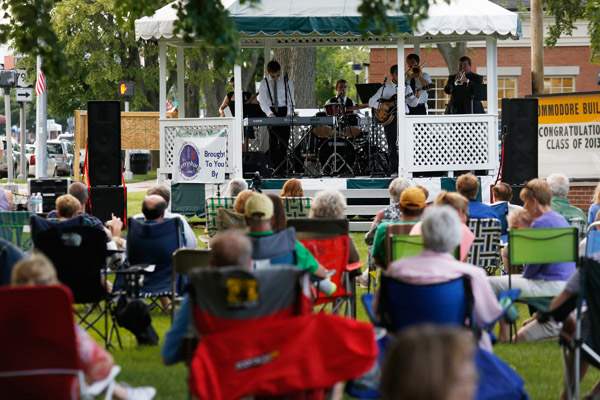 Hundreds-of-people-gather-to-listen-to-the-band-The-Gazebo
