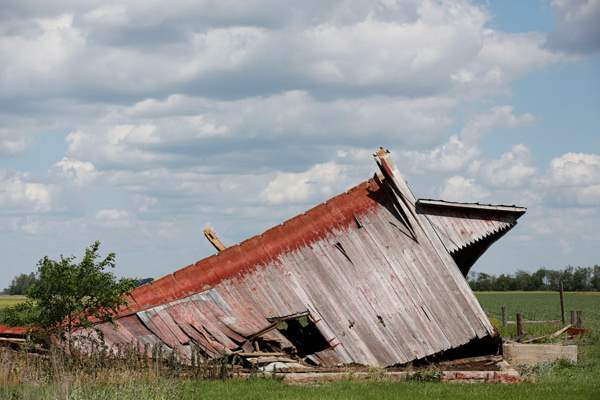 Storm-damaged-barn-on-State-Route-65