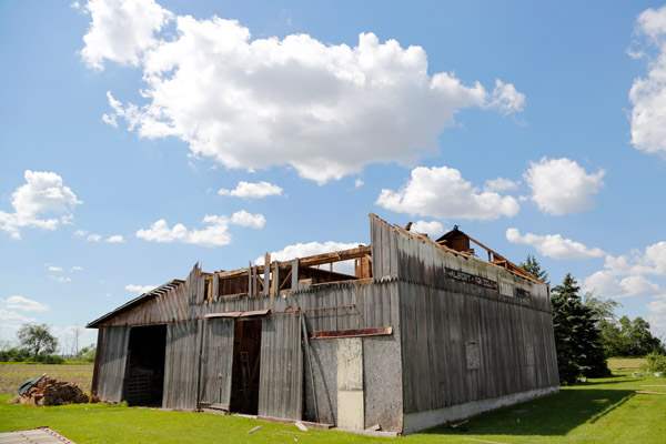 Storm-damaged-barn-that-belongs-to-Dawn-Hogrefe