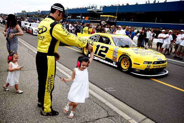 Sam-Hornish-Jr-dances-with-his-daughter-Addison-5