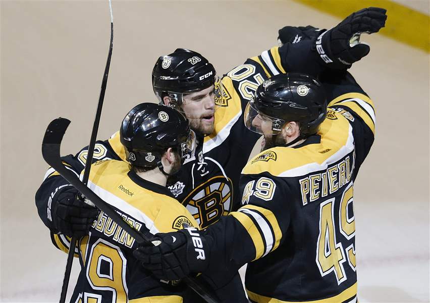 Stanley-Cup-Blackhawks-Bruins-Hockey-bruins-celebrate