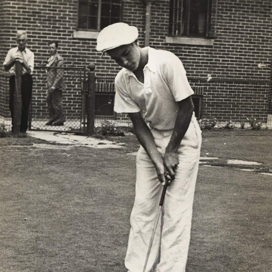 young-stranahan-putting