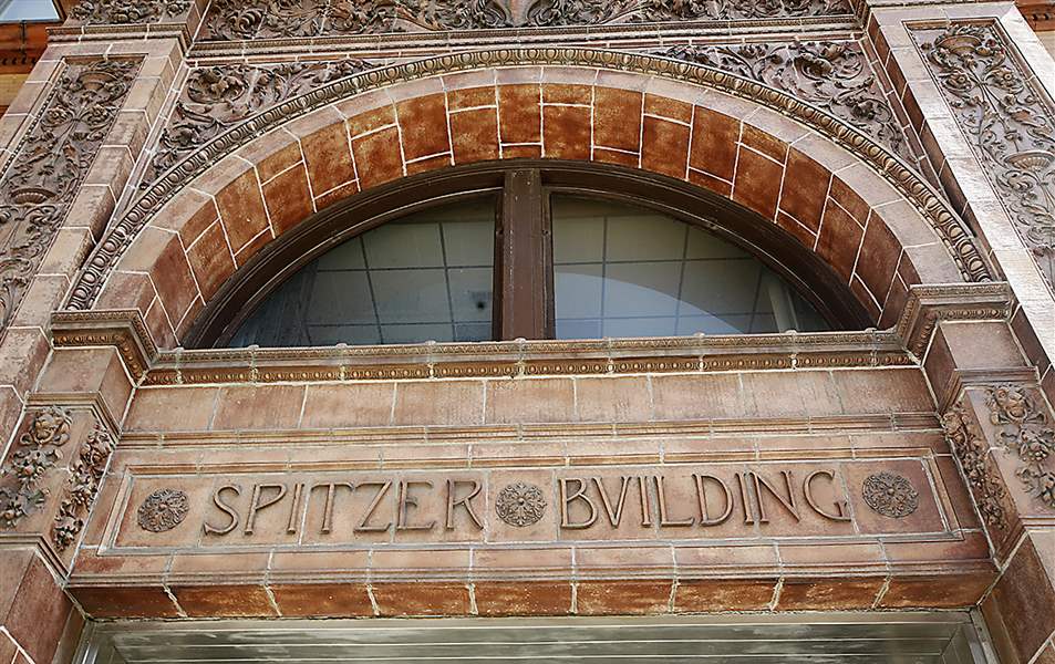 An-auction-for-the-10-story-Spitzer-Bu