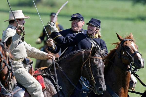 Gettysburg-150th-AnniversaryReenactors-demonstrat