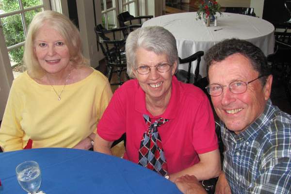 Glenn-and-Mary-Richter-on-the-right-with-Janet-Landwehr