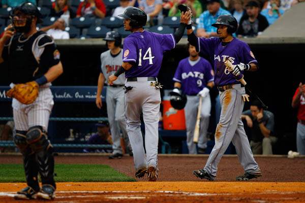 Louisville-player-Felix-Perez-14-claps-hands