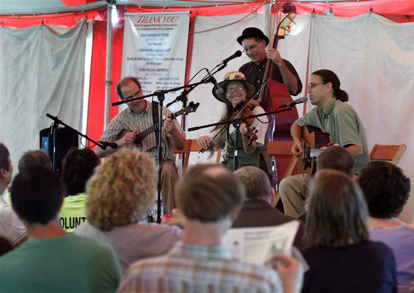 The-Root-Cellar-String-Band-performs-during-the-OHIO
