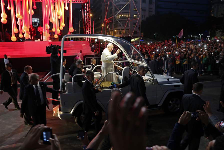 Brazil-Pope-ways-of-the-cross