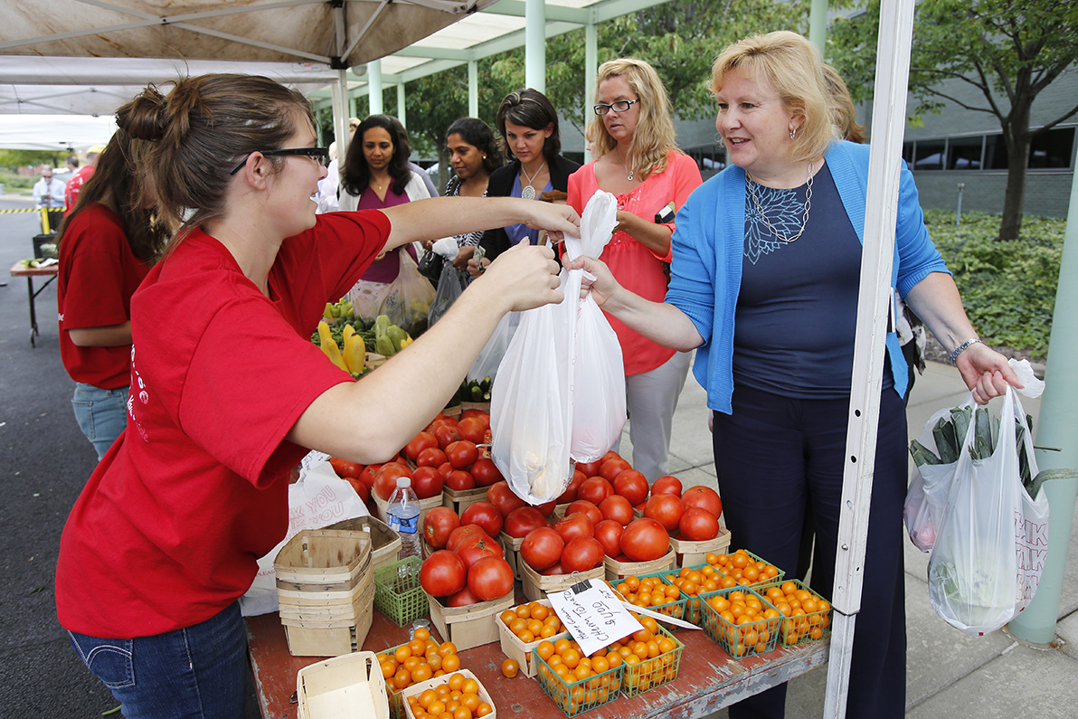 Farmers’ market springs up downtown The Blade