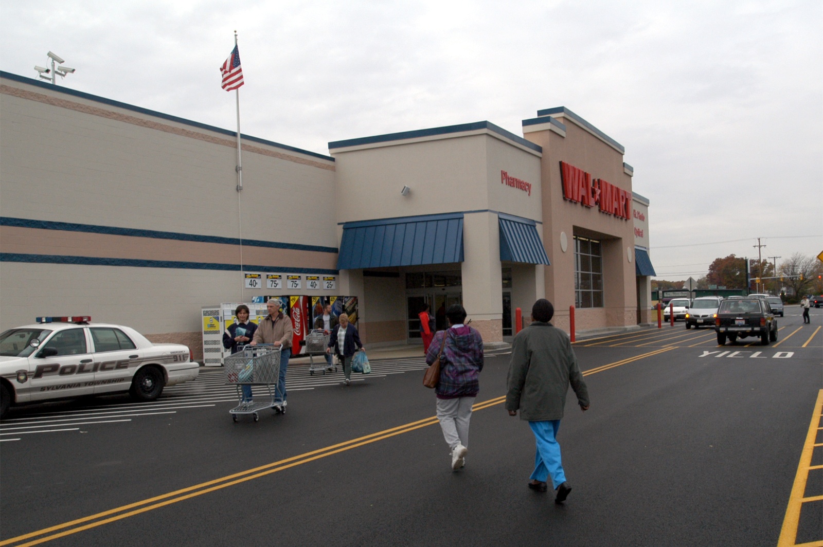 WalMart introduces curbside pickup The Blade
