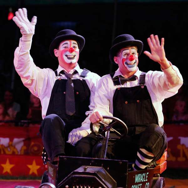 Clowns-perform-at-the-Kelly-Miller-Circus