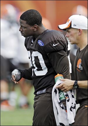 Browns running back Montario Hardesty walks off the field with a hand injury during practice Monday.
