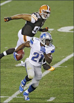The Lions’ Reggie Bush breaks away from the Browns’ Desmond Bryant.