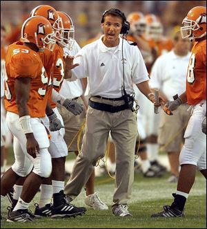 Urban Meyer directs his team during a 2001 game at Bowling Green. He was 17-6 with the Falcons and is 116-23 overall.