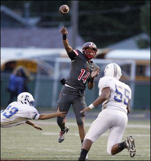 Central Catholic quarterback DeShone Kizer throws a touchdown pass against Findlay. Kizer completed 108 of 179 passes for 1,611 yards and 17 touchdowns last season.