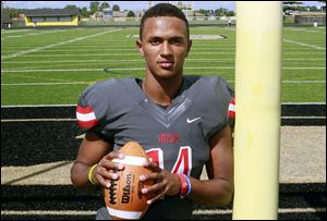Central Catholic's DeShone Kizer has committed to play at Notre Dame.