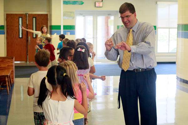 Scott-Best-principal-right-gives-students