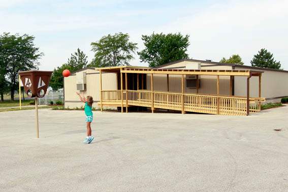 The-fifth-grade-outdoor-classrooms-on-the