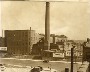 Milburn Wagon Works, shortly before it was demolished in 1935.  The Monroe Street factory produced wagons and later electric cars, starting in the 1800s.