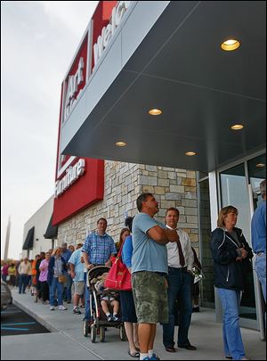 People line up in front of Art Van for the store's grand opening. The first 500 through the doors received a personal coffeemaker.