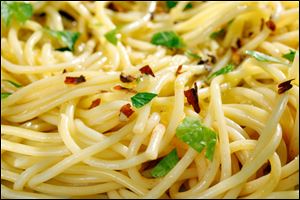 Spaghetti with garlic oil and peppers.