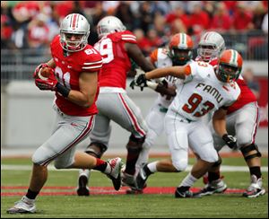 Ohio State TE Nick Vannett (81) makes a catch  against Florida A&M during the second quarter.