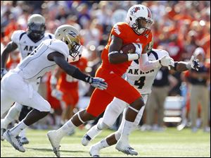 BG's Shaun Joplin, center, gets past Akron’s Emmanuel Lartey, left, and Johnny Robinson to score a touchdown on Saturday.