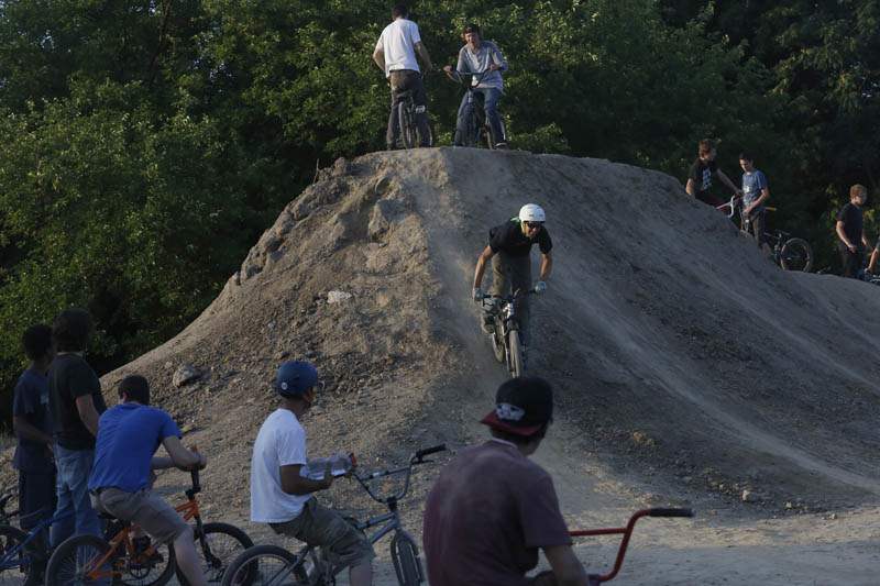 bike-trail-Pezzin-take-off