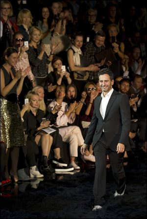 Fashion designer Marc Jacobs acknowledges applause following the presentation of the ready-to-wear Spring/Summer 2014 fashion collection he designed for Vuitton, today in Paris.