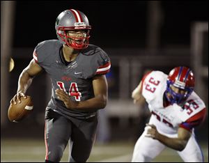 Central Catholic's DeShone Kizer completed 11 of 14 passes for 189 yards and four touchdowns ran for 131 yards.
