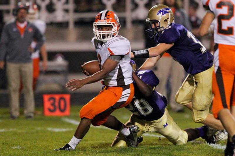 Maumee-Southview-tackle