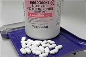 The Food and Drug Administration today recommended new restrictions on prescription medicines containing hydrocodone, the highly addictive painkiller that has grown into the most widely prescribed drug in the U.S. 