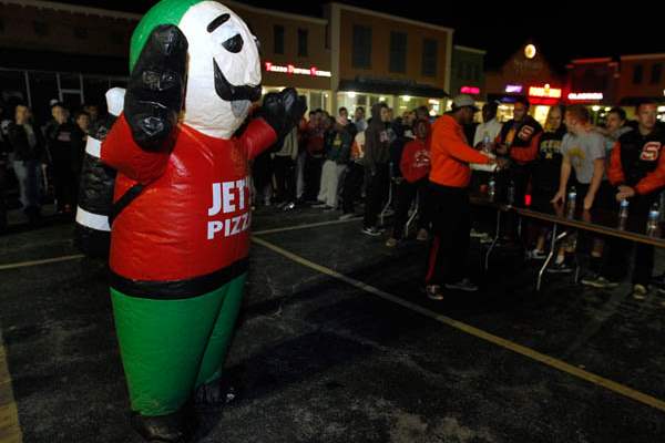 The-Jett-s-Pizza-mascot