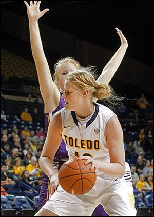 Toledo's Sophie Reecher takes the ball to the hoop past Ashland's Suzy Wollenhaupt.
