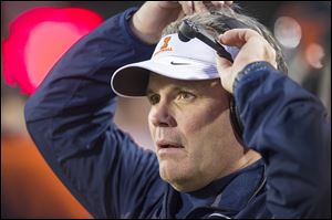 Illinois coach Tim Beckman, the former Rockets helmsman,  is on shaky ground at Champaign, though he remains optimistic. 