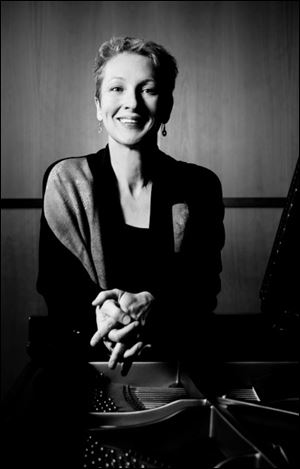 Pianist Theresa McCollough will teach a master class and perform this weekend at the University of Toledo.