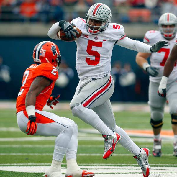 Ohio-State-quarterback-Braxton-Miller-5-tries-to-avoid-Ill